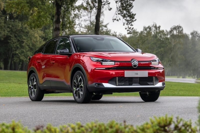 Рестайлинговые хэтчбек Citroen C4 и кросс-седан C4 X: пятидверке досталось больше обновок