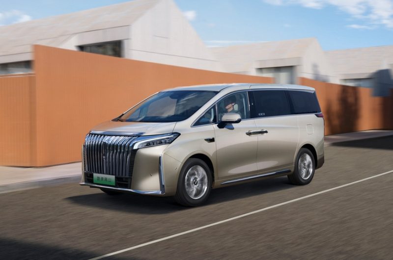 В России будут продавать роскошный минивэн Wey 80 от Great Wall