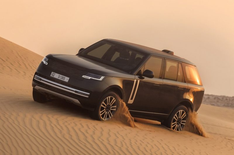 Range Rover Electric готовится к премьере: внедорожник сняли в ходе летних дорожных тестов