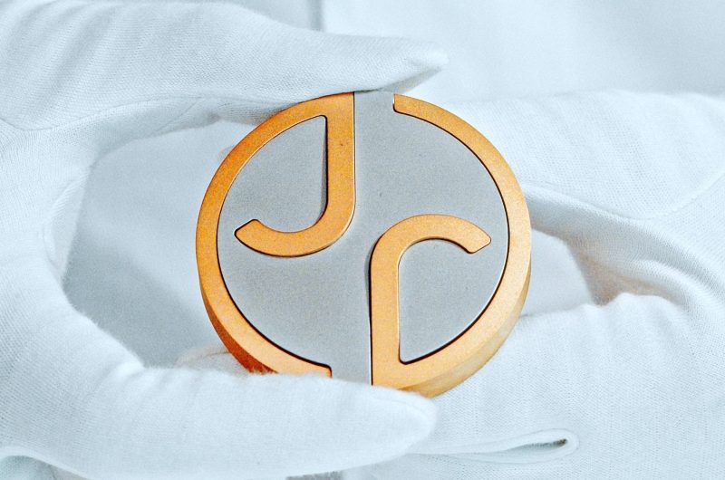 Ребрендинг Jaguar вызвал волну хейта в соцсетях, компании пришлось отреагировать