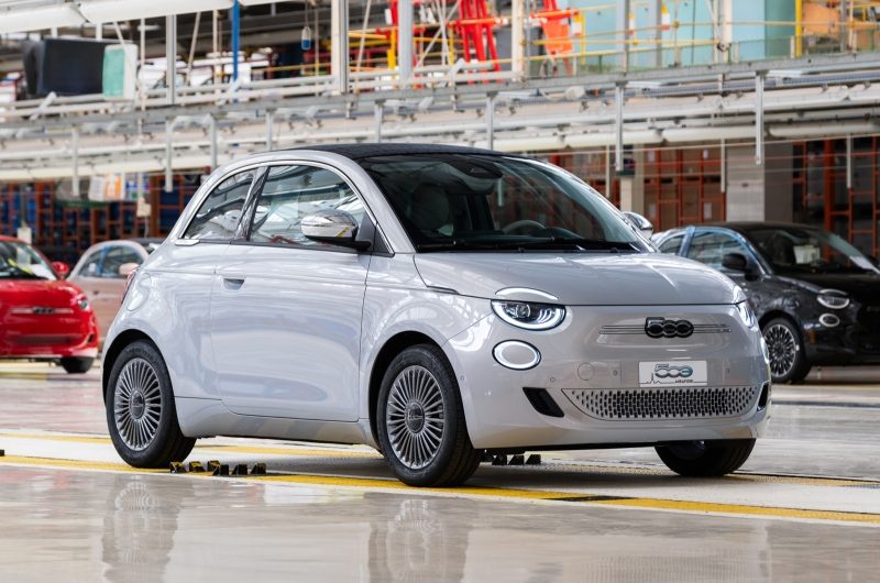 Слабый спрос заставил снова приостановить производство Fiat 500e