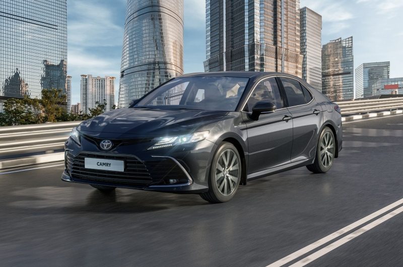 Toyota Camry в октябре стала лидером по спросу среди авто с пробегом дороже 1,5 млн рублей