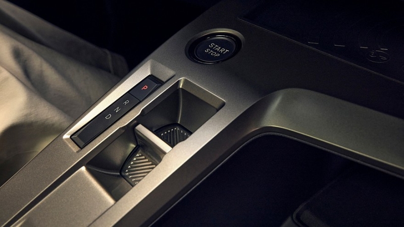 Обновлённый Peugeot 308: двухэтажные фары без подтёков и технические доработки