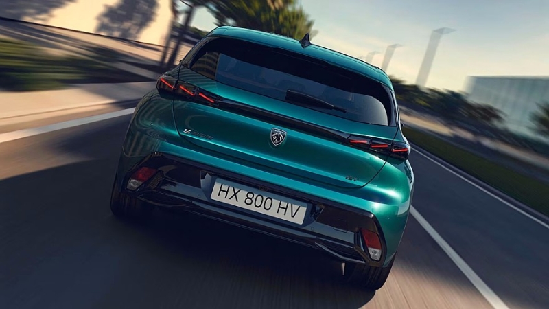 Обновлённый Peugeot 308: двухэтажные фары без подтёков и технические доработки