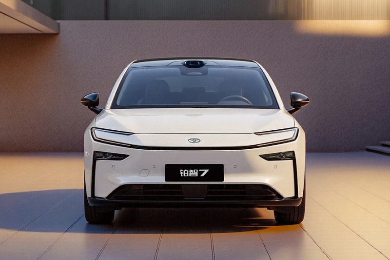 Флагманский седан Toyota bZ7 готовится к старту продаж: новые фото и подробности