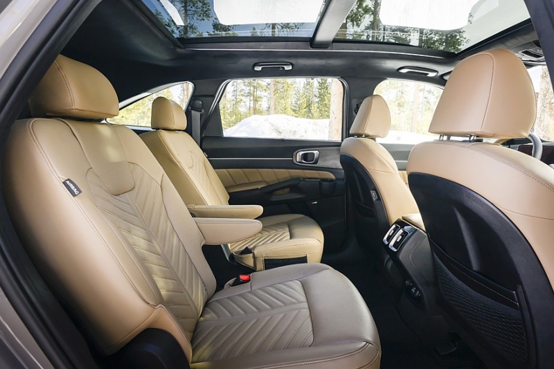 Кроссовер Kia Sorento получил скромные обновки и подорожал
