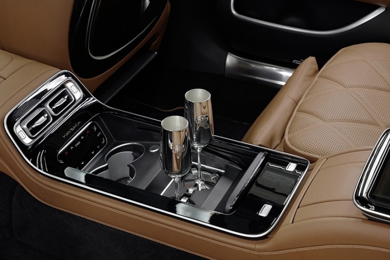 Mercedes-Maybach S-Class обзавёлся спецверсией V12 Edition с декором из золота