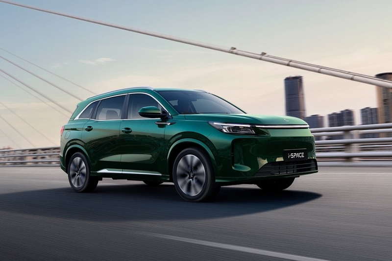 Обновлённый кроссовер Evolute i-Space: оснащение и цены