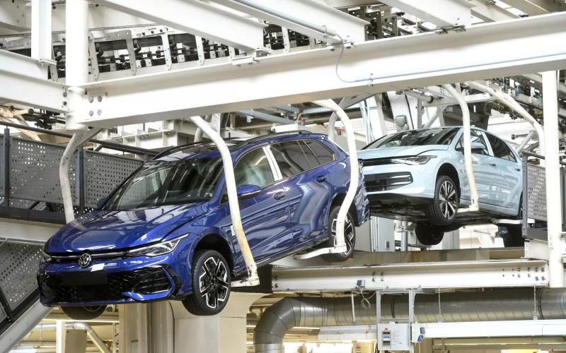 Volkswagen откладывает запуск электрического Golf: денег не хватает, рабочие стонут
