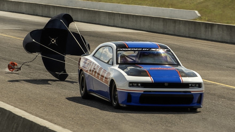 Dodge Charger получил мотор V8 Hemi и готовится обкатать его на гонках