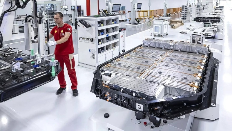 Ferrari показала платформу первого электромобиля: цифры воображения не поражают