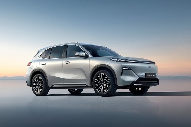 Кроссовер Geely EX5 EM-i для России: оснащение и техника