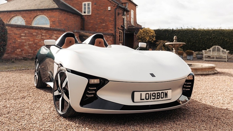 Лёгкий как пёрышко спорктар Longbow показался живьём: масса 895 кг и 3,5 с до «сотни»