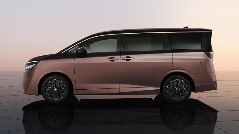 Nissan рассекретил внешность и салон минивэна Elgrand нового поколения