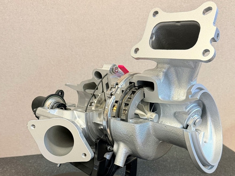 Новая «турбочетвёрка» от Stellantis: форкамерное зажигание, цикл Миллера и 329 л.с.