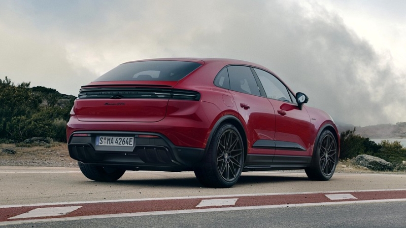 Porsche Macan EV обзавёлся драйверской версией GTS: заниженная подвеска и яркий декор