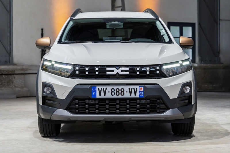 Рестайлинговые Dacia Logan, Sandero и Jogger стали богаче и получили новую технику