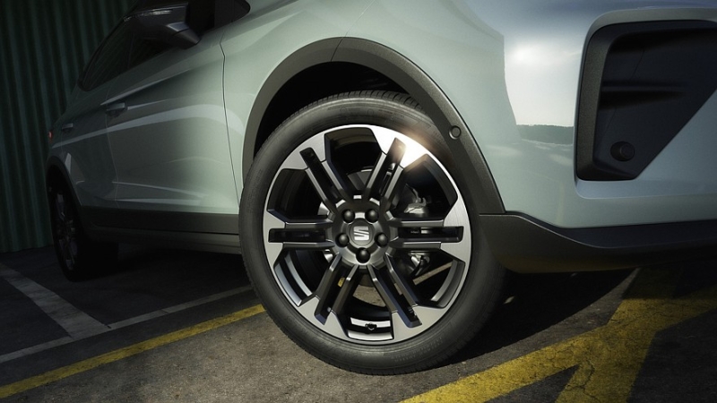 Seat обновил родственные кроссовер Arona и хэтчбек Ibiza: свежий дизайн и прежняя техника