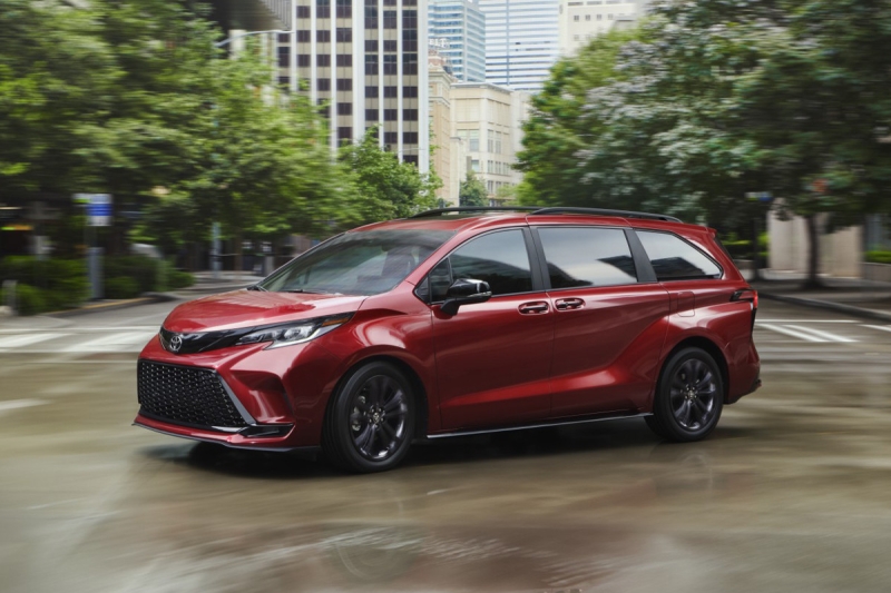 Toyota Sienna получила ряд полезных обновок и прибавила в цене