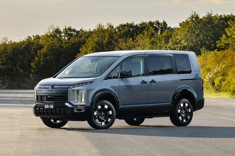 Внедорожный минивэн Mitsubishi Delica: очередной рестайлинг вместо нового поколения