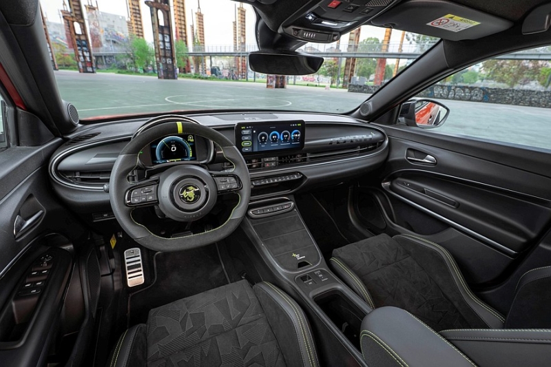 Abarth хочет вернуть модели с ДВС, потому что электромобили провалились на рынке