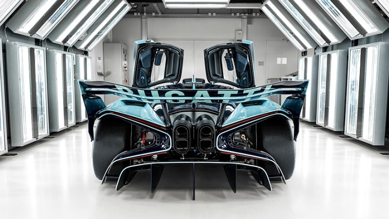 Bugatti завершила производство суперкара Bolide с легендарным мотором W16