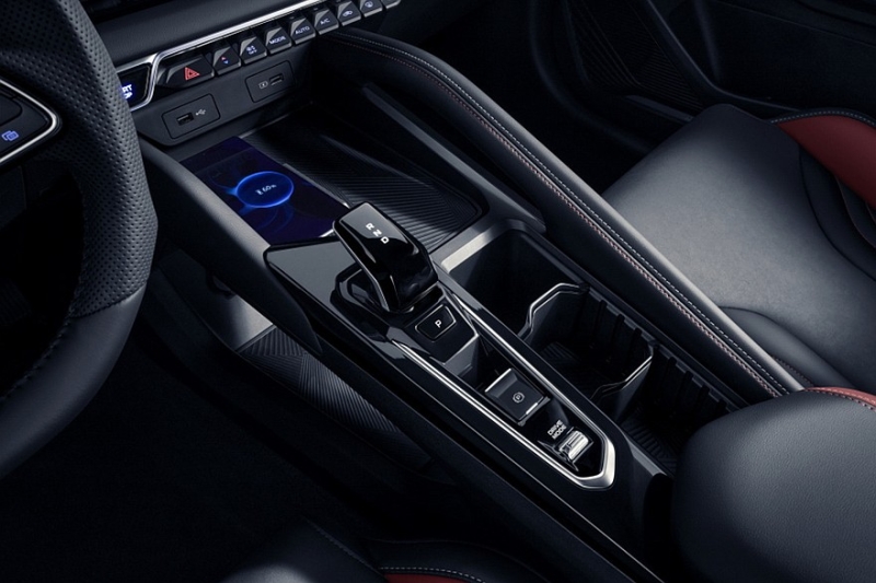 Глобальный кроссовер Geely Coolray пережил рестайлинг