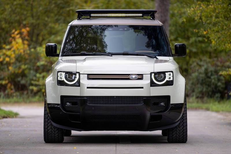 Land Rover Defender стал пикапом стараниями Heritage Customs и Urban Automotive