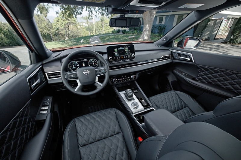 Не заморачивались: представлен Nissan Rogue PHEV, он же чуть переделанный Mitsubishi Outlander