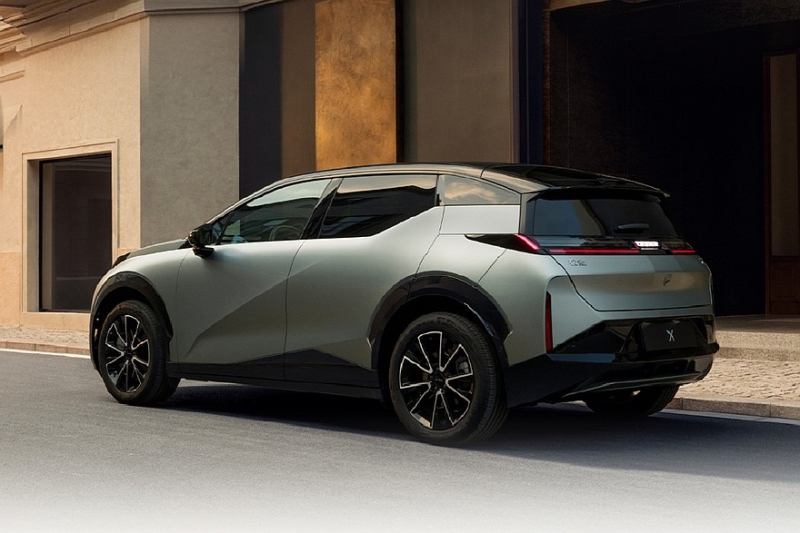 Непопулярный кроссовер Zeekr X стал мощнее и обрёл доработанный салон