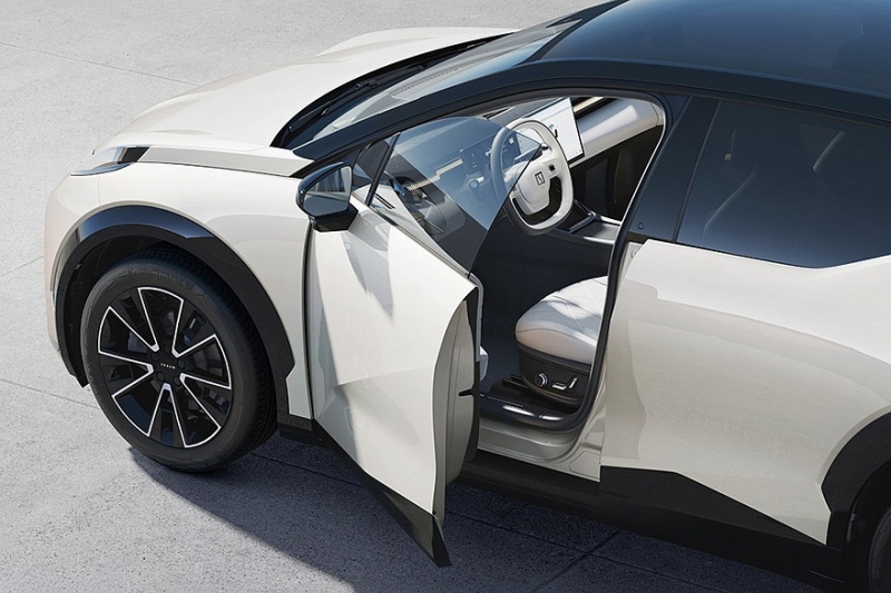 Непопулярный кроссовер Zeekr X стал мощнее и обрёл доработанный салон