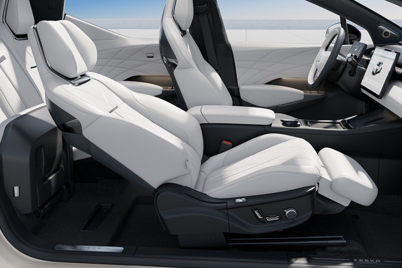 Непопулярный кроссовер Zeekr X стал мощнее и обрёл доработанный салон