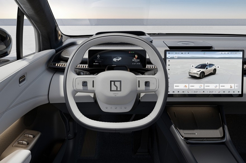 Непопулярный кроссовер Zeekr X стал мощнее и обрёл доработанный салон