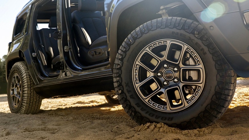 Новый внедорожник Jeep Recon: брутальный, шустрый, но только электрический