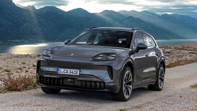 Porsche Cayenne Electric сбросил маску: две версии, до 1156 л.с. и беспроводная зарядка