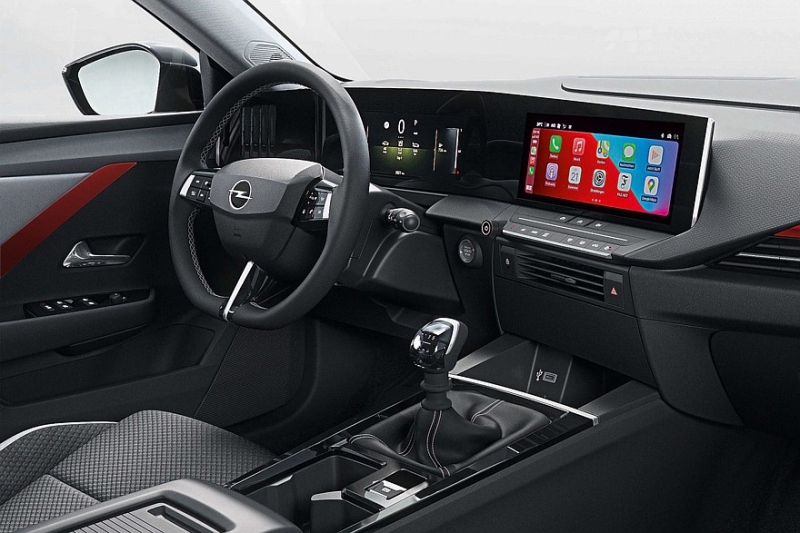 Растерявшую покупателей Opel Astra подвергли рестайлингу: первые официальные изображения