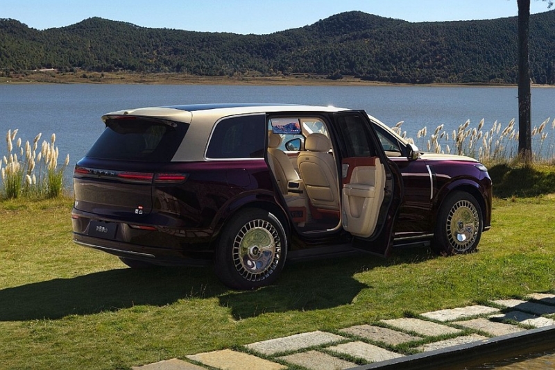 Роскошный кроссовер Voyah Taishan: успешный старт в Китае и премьера версии для России