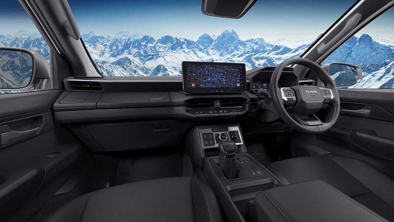Toyota Hilux сменил поколение: интерьер в стиле Land Cruiser Prado и разнообразная техника