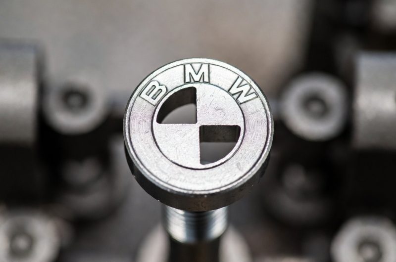 BMW патентует фирменные винты, чтобы усложнить жизнь гаражным механикам