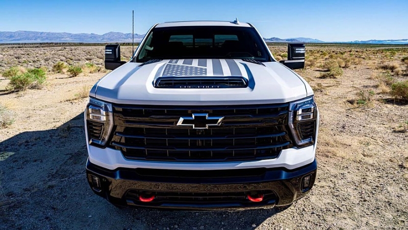 Chevrolet подготовил юбилейные версии Corvette, Colorado и Silverado