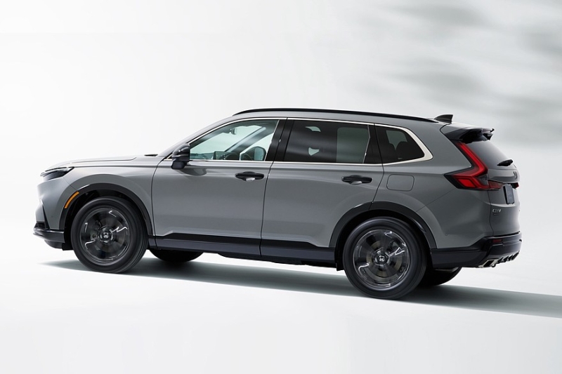 Honda CR-V готовится выйти на домашний рынок и подбирает аксессуары по торжественному случаю