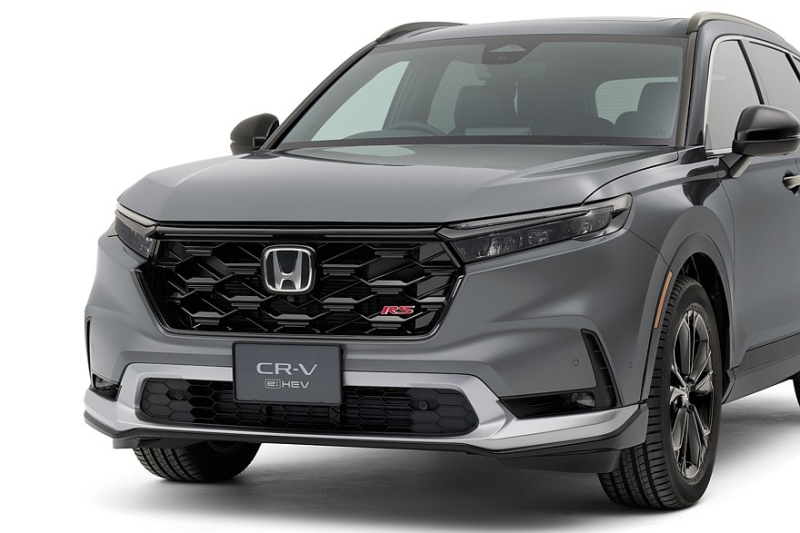 Honda CR-V готовится выйти на домашний рынок и подбирает аксессуары по торжественному случаю