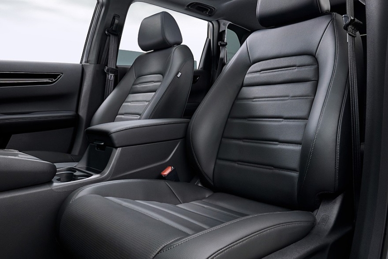 Honda CR-V готовится выйти на домашний рынок и подбирает аксессуары по торжественному случаю