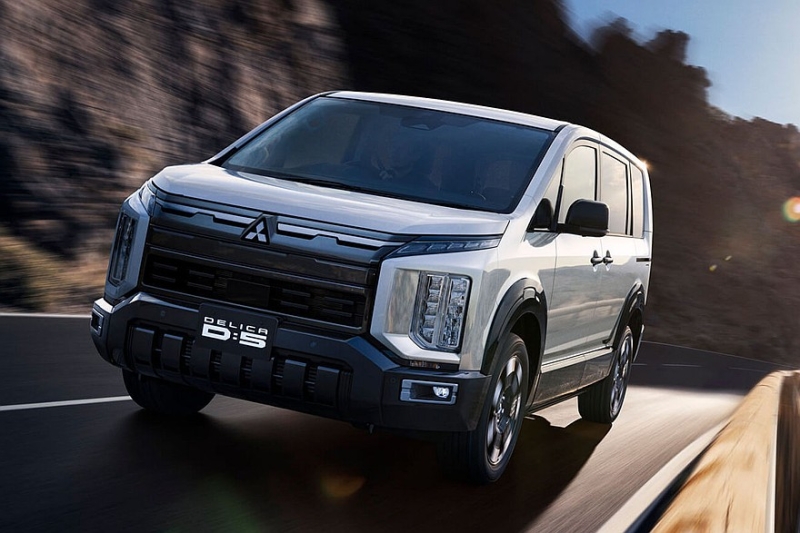 Обновлённый минивэн Mitsubishi Delica D:5 предложен с прежним дизелем
