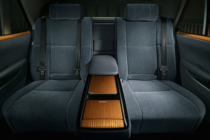 Представительский седан Toyota Century: скромные обновки и нескромное подорожание