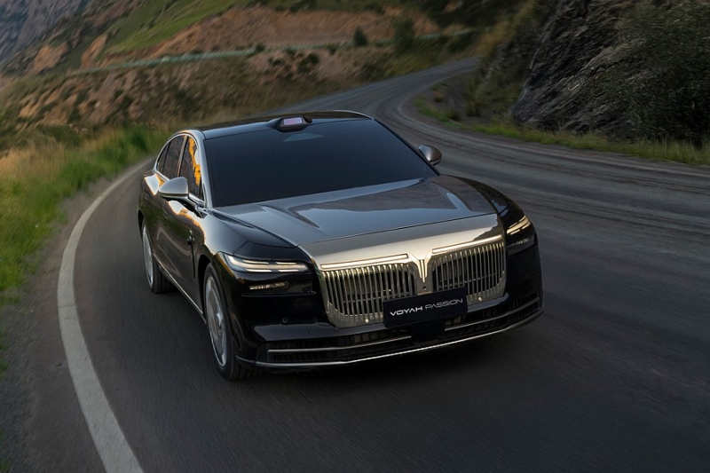 Роскошный полноприводный седан Voyah Passion L: продажи начались