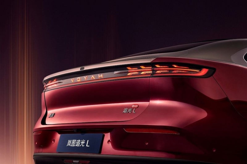 Роскошный полноприводный седан Voyah Passion L: продажи начались