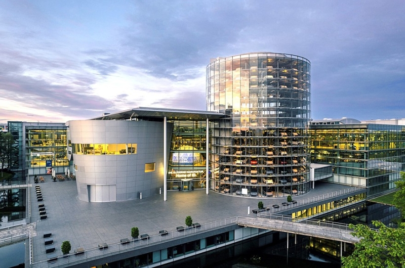 Стеклянную мануфактуру Volkswagen в Дрездене превратят в аналог центра «Сколково»