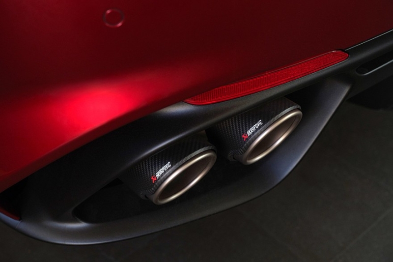 Топовые Alfa Romeo Giulia и Stelvio c V6 обзавелись спецверсиями Collezione