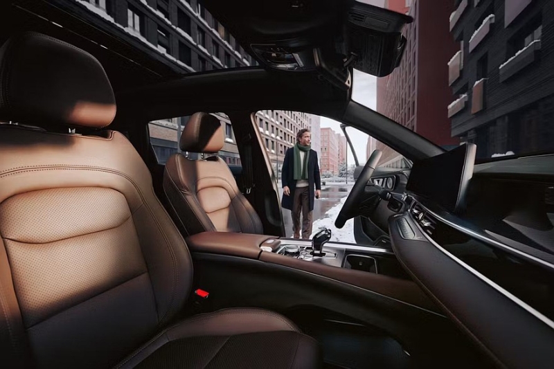 Завод в Калуге выпустил юбилейный автомобиль Tenet